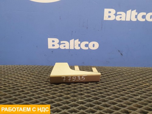 Заглушка облицовки люка левая